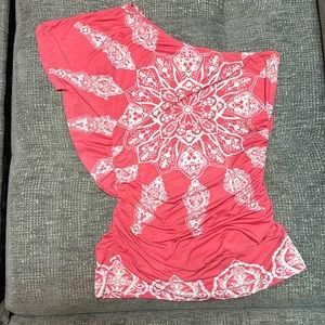 One shoulder top size small